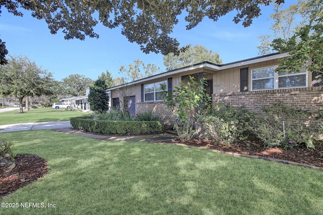 view of front of home with a front lawn and brick siding