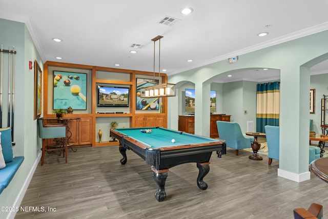 playroom featuring crown molding, visible vents, wood finished floors, and recessed lighting