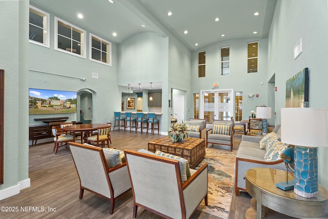 living area featuring recessed lighting, baseboards, and wood finished floors