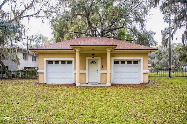 view of front of property featuring a shingled roof, a front yard, fence, and stucco siding