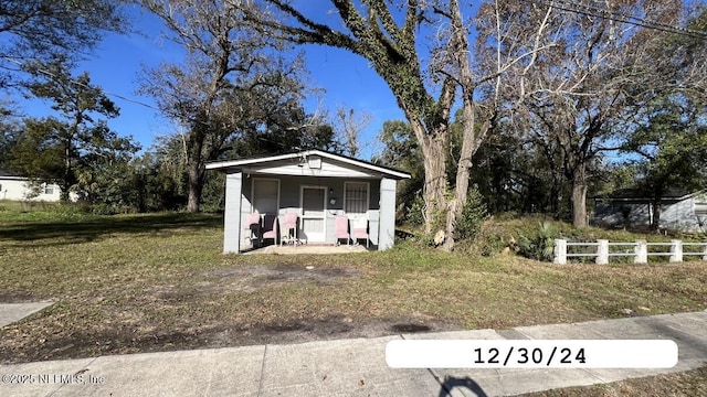 view of front of home featuring an outbuilding