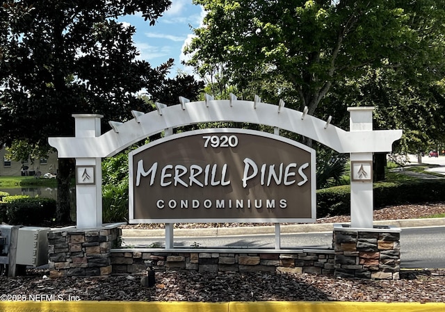 view of community / neighborhood sign