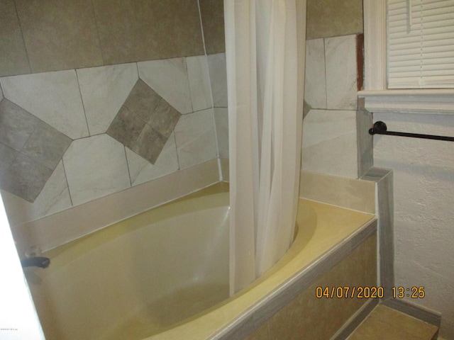 full bath with shower / bath combination with curtain