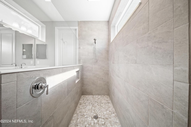 bathroom featuring tiled shower