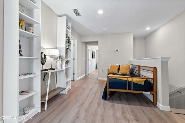 living area featuring visible vents, recessed lighting, baseboards, and wood finished floors