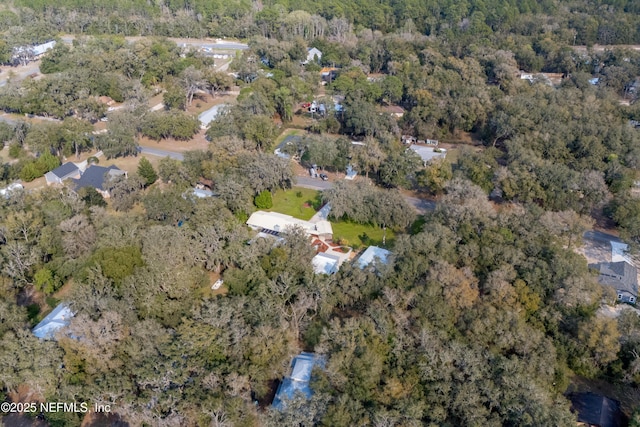 birds eye view of property featuring a forest view