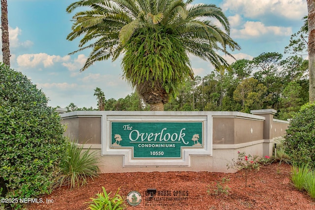 view of community / neighborhood sign