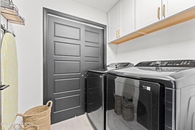 laundry room featuring cabinet space and independent washer and dryer