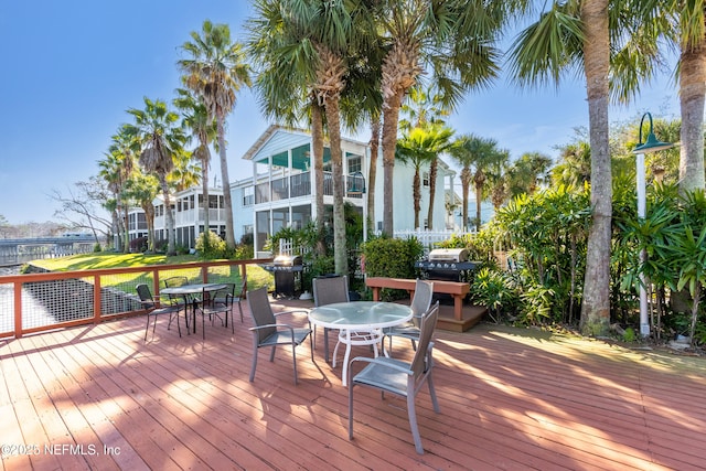 deck with outdoor dining space