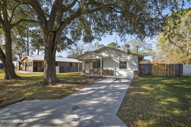 view of front of property featuring a front yard, brick siding, and fence