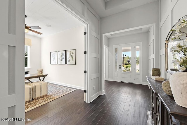 entrance foyer with dark wood-style floors, a ceiling fan, and baseboards