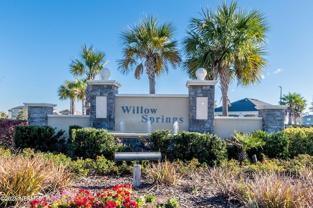 view of community / neighborhood sign