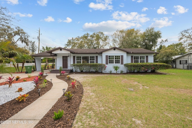 view of front facade with a front lawn