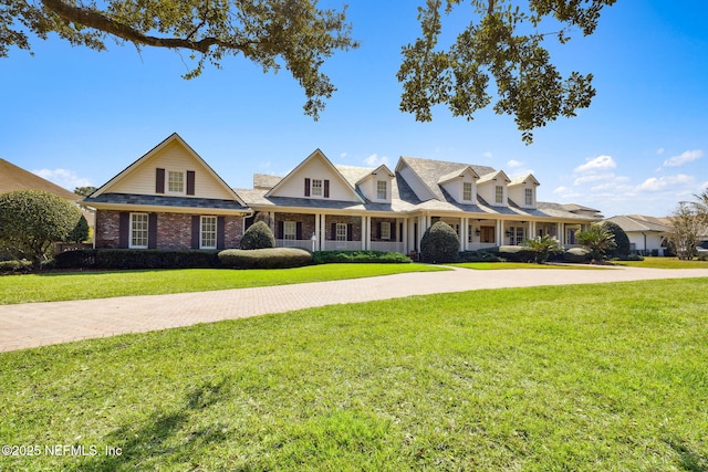 view of front of home featuring a front lawn and brick siding