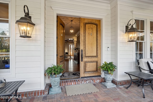 property entrance with covered porch