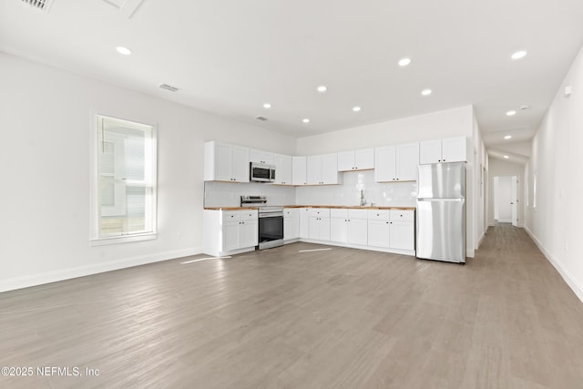 kitchen with recessed lighting, light wood-style floors, and appliances with stainless steel finishes