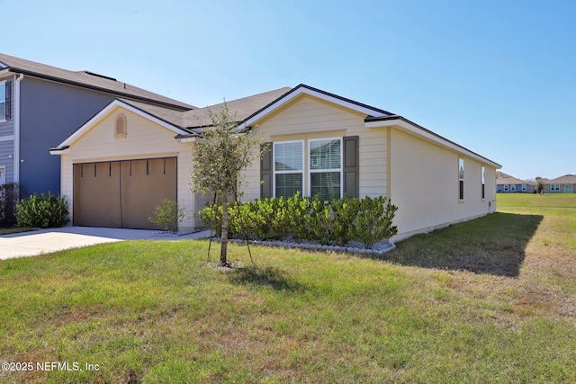 view of front of house with driveway, a front lawn, and an attached garage