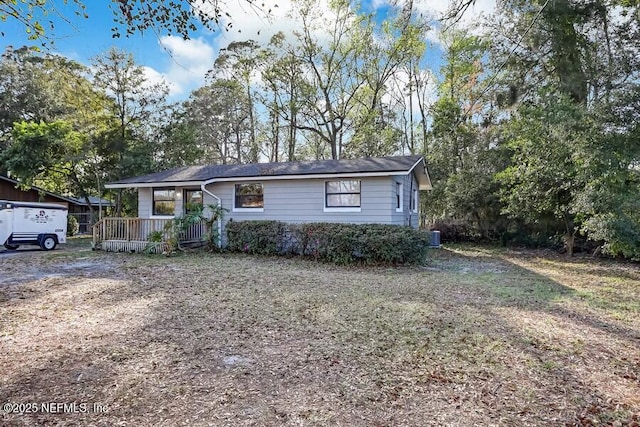 ranch-style house with driveway