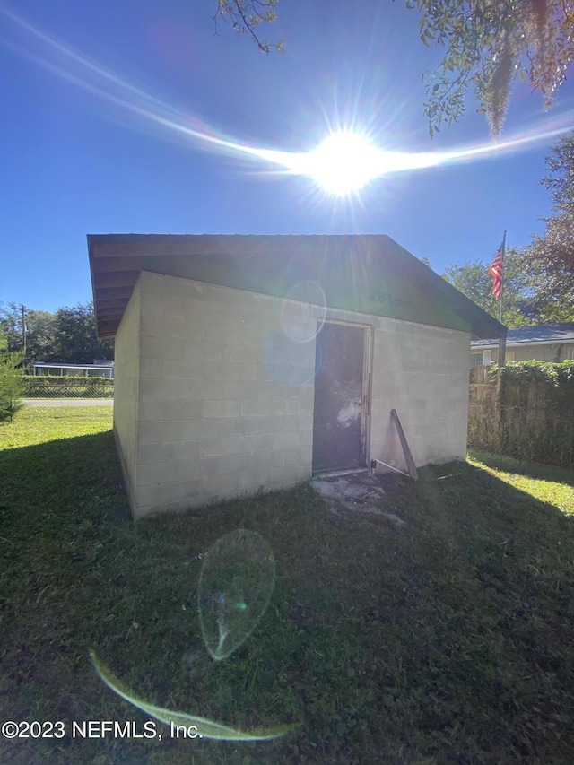 view of outbuilding featuring an outbuilding