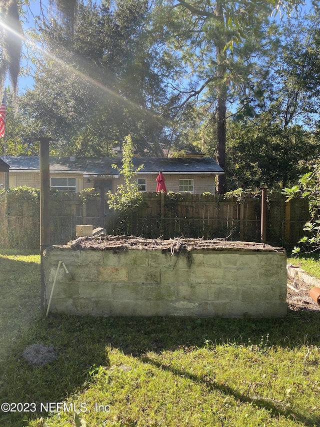 view of yard featuring fence