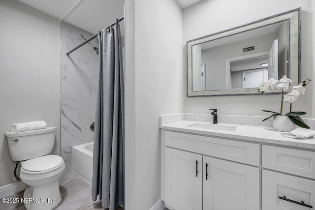 full bath with visible vents, shower / bathtub combination with curtain, toilet, vanity, and baseboards