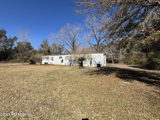 view of front of home featuring a front yard