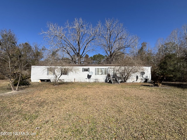 manufactured / mobile home with a front lawn