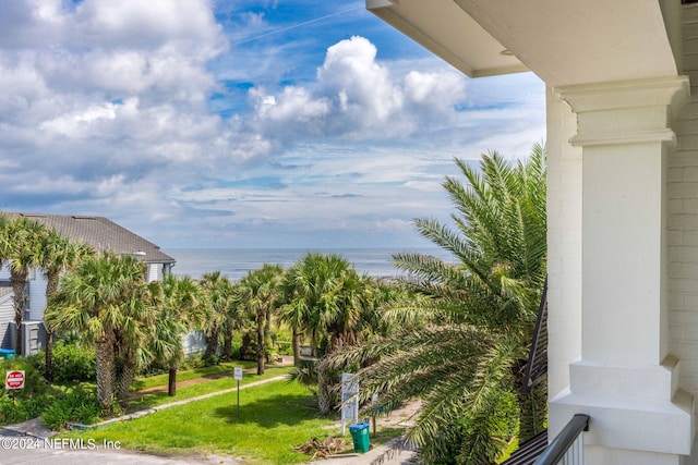 view of yard featuring a water view