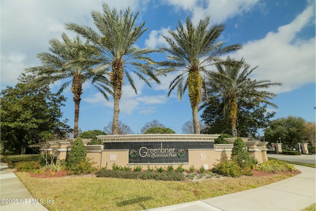 view of community / neighborhood sign