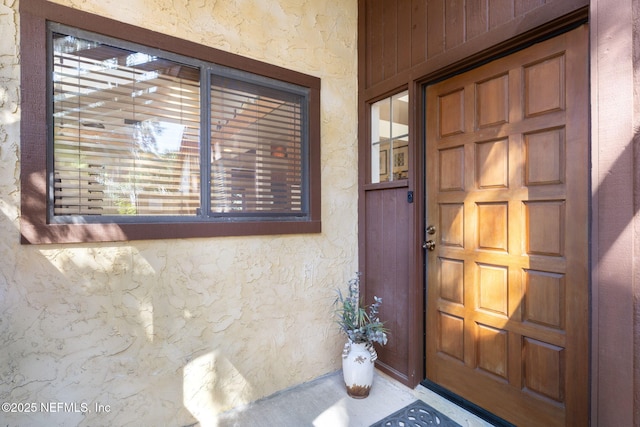 view of exterior entry with stucco siding