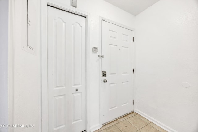 entryway featuring light tile patterned floors and baseboards