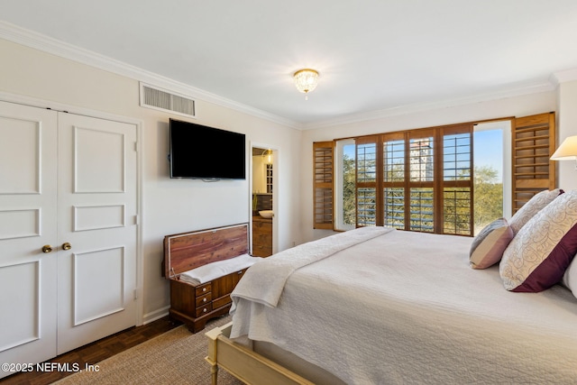 bedroom with visible vents, a closet, and ornamental molding