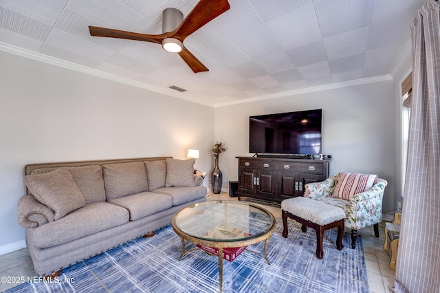 living room featuring ceiling fan, ornamental molding, visible vents, and baseboards