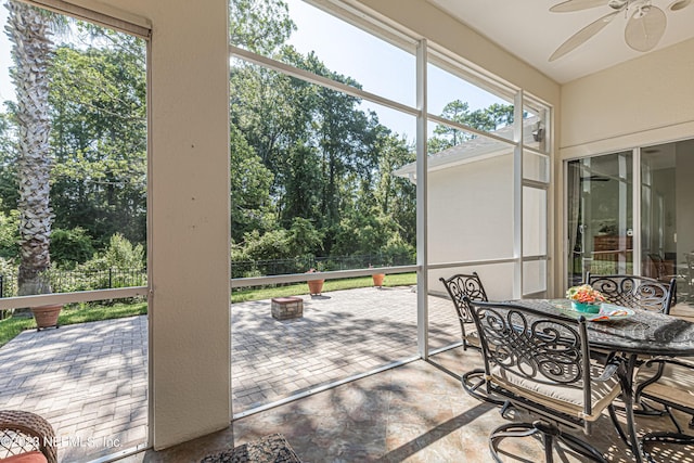 sunroom / solarium with a ceiling fan