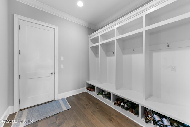 mudroom with baseboards, recessed lighting, wood finished floors, and crown molding