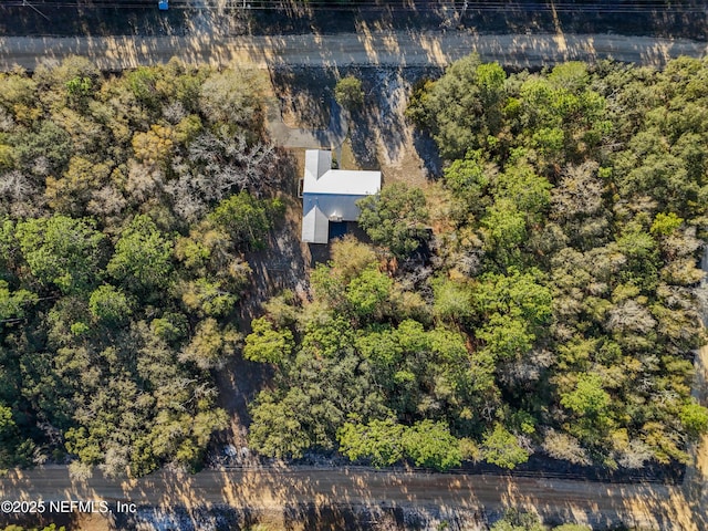 bird's eye view featuring a wooded view