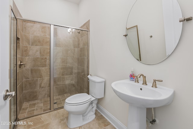 full bath with toilet, a stall shower, tile patterned flooring, and baseboards