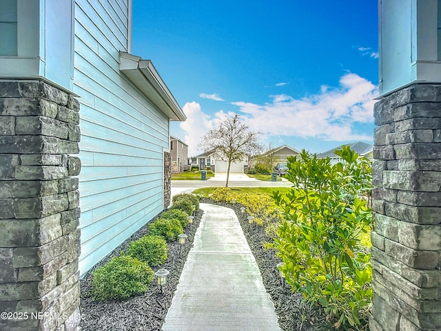 view of yard featuring a residential view