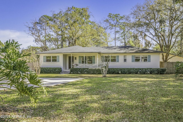 ranch-style home featuring fence, a porch, and a front yard