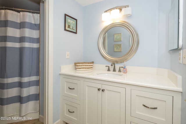 4020 Lavista Cir Unit 207, Jacksonville, FL 32217 - full bath featuring a shower with shower curtain and vanity