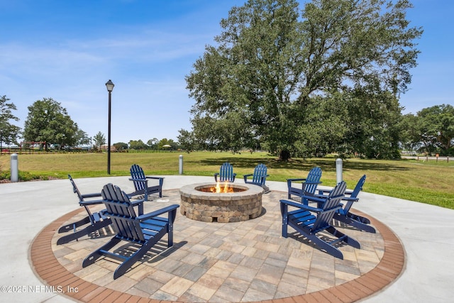 view of patio with an outdoor fire pit