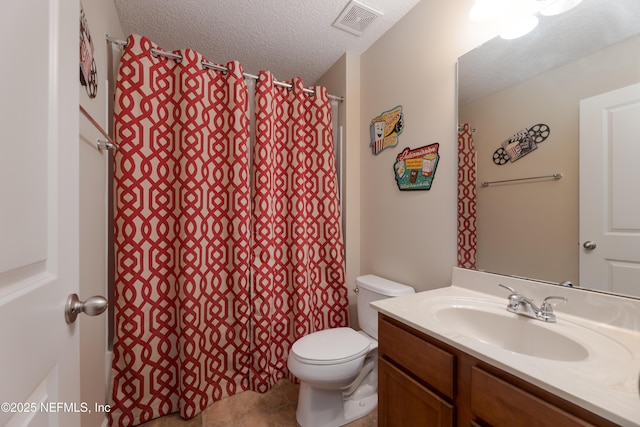 bathroom featuring a textured ceiling, toilet, vanity, visible vents, and a shower with curtain