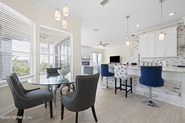 dining area featuring visible vents, baseboards, a ceiling fan, ornamental molding, and recessed lighting