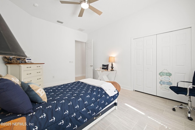 bedroom featuring wood finished floors, a ceiling fan, visible vents, baseboards, and a closet