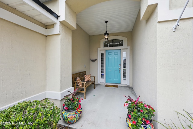 view of exterior entry with stucco siding