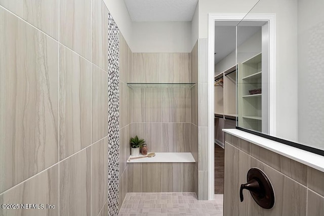 bathroom featuring tiled shower