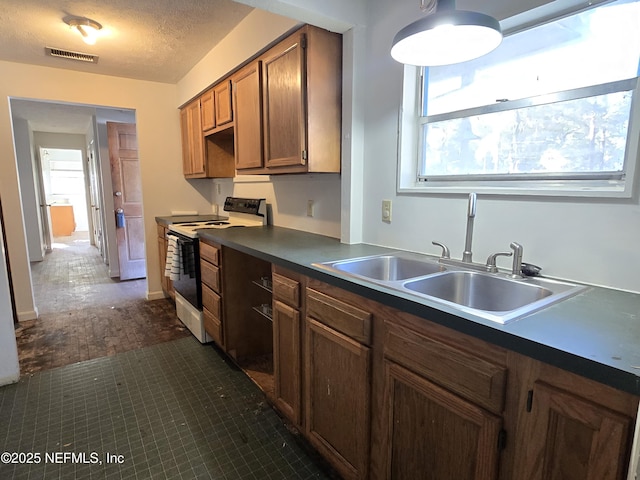 kitchen with dark countertops, visible vents, electric range, a sink, and a textured ceiling