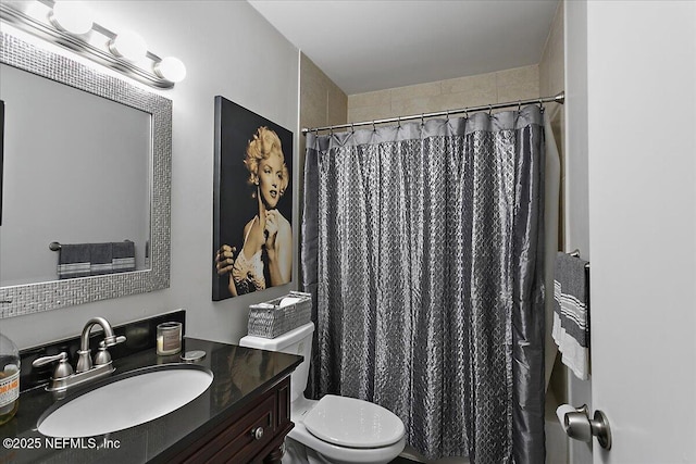 full bath featuring toilet, curtained shower, and vanity