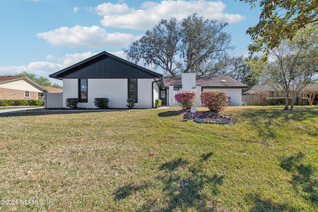 view of front facade with a front lawn