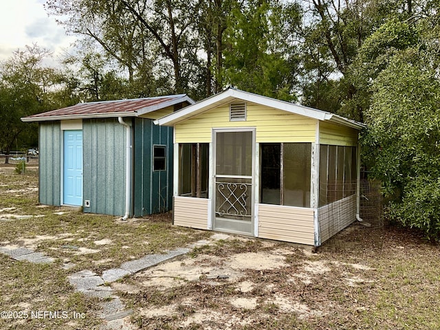 view of outdoor structure featuring an outdoor structure